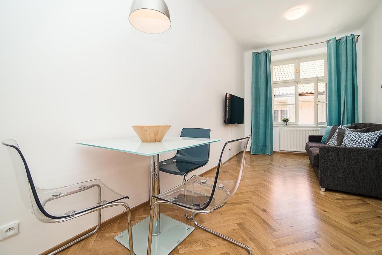 Newly Renovated 1-Bed Apartment At Charles Bridge Прага Экстерьер фото