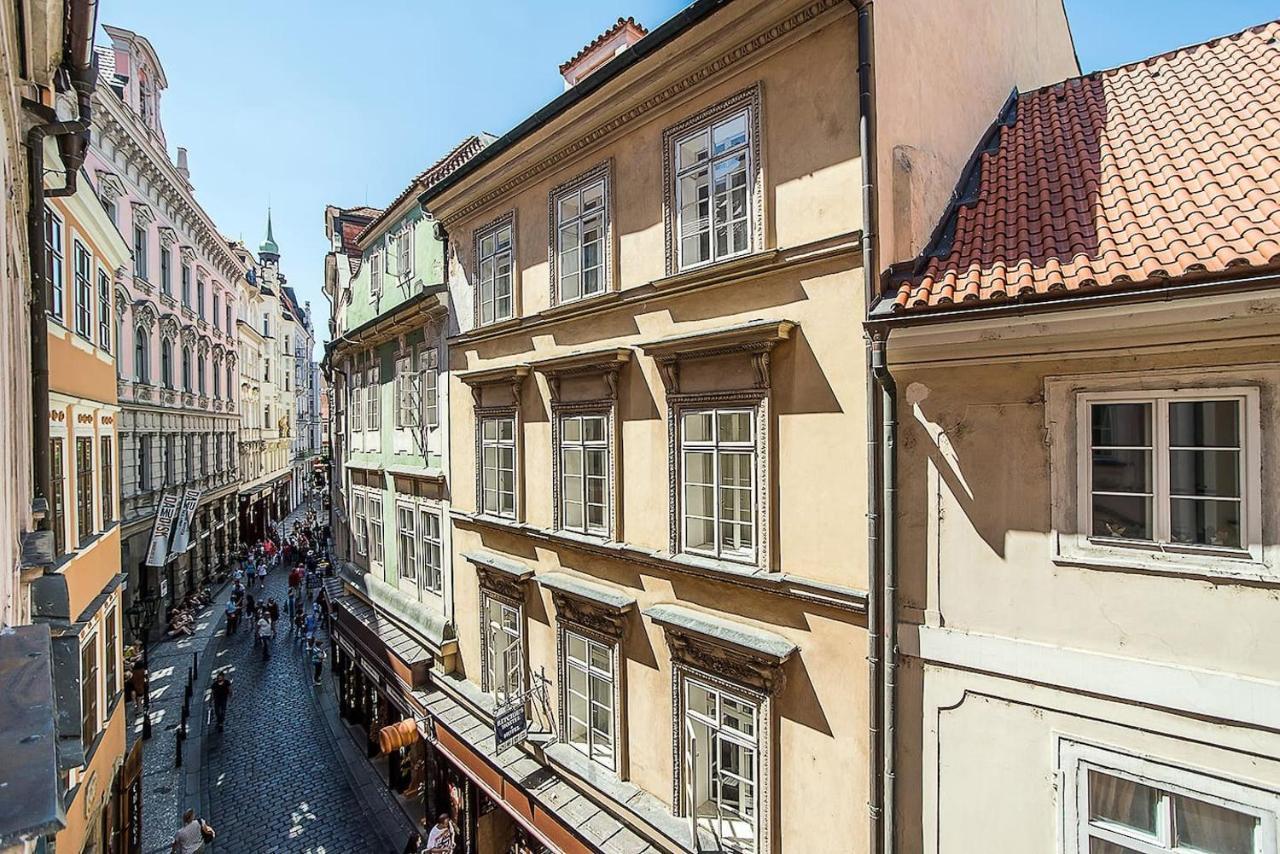 Newly Renovated 1-Bed Apartment At Charles Bridge Прага Экстерьер фото